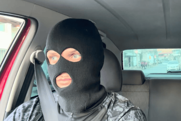 Motorista tenta pregar peça em passageiro e acaba surpreendido