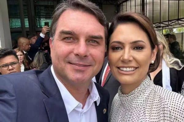 Michelle Bolsonaro comenta escolha de vice após Flávio abrir mão de candidata mulher