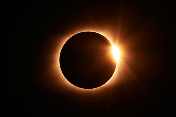 Eclipse solar pode virar a chave para seu signo: veja o que muda nesta semana