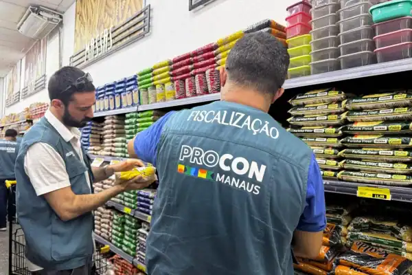 Procon Manaus apreende mais de 650 produtos impróprios em supermercados por validade expirada e má armazenagem