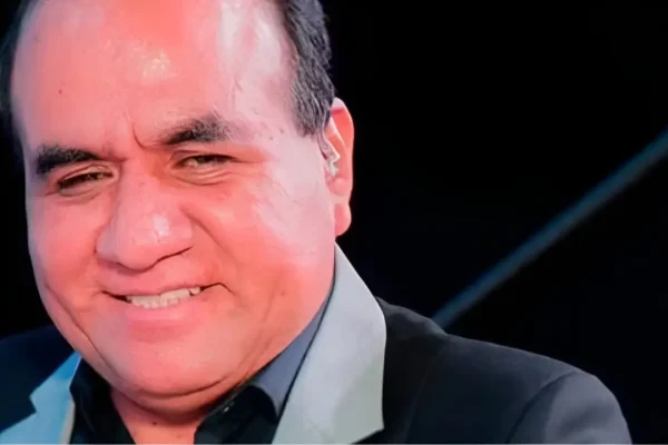 Maestro é pego apalpando cantora durante ensaio