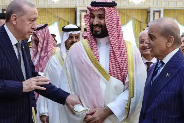 Turquia, Arábia Saudita e Paquistão firmam aliança militar com compromisso de resposta conjunta