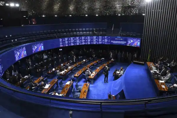 Senado aprova proposta de incentivos a fertilizantes em votação simbólica com alterações