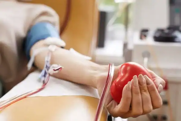 Novo prazo de doação de sangue para quem faz tatuagem e piercing
