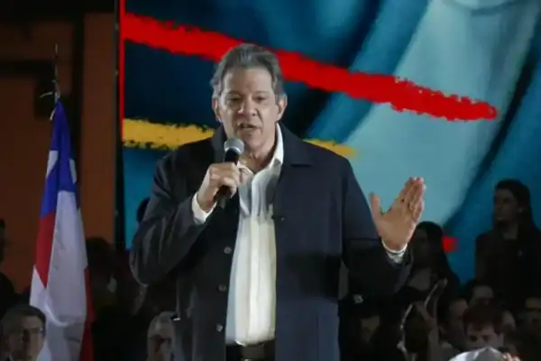 Haddad critica Tarcísio de Freitas na educação e o culpa pela ‘taxa das blusinhas’