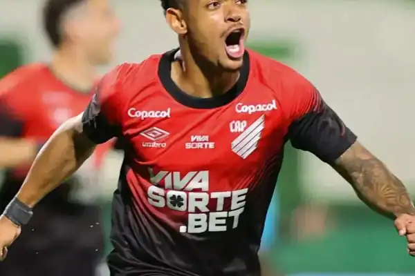 Advogados de Léo Derik se pronunciam após condenação do jogador