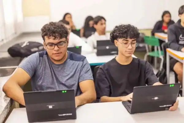 Bolsa de estágio para estudantes do Ensino Médio em SP tem 2.565 vagas e valores por curso