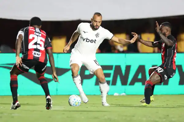 Vitória bate o Botafogo, aprofunda crise alvinegra e se afasta do rebaixamento