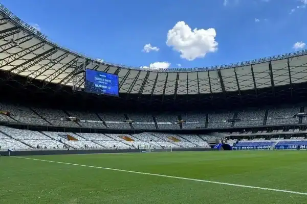 Flamengo busca manter pressão sobre Palmeiras em visita ao Mirassol no Brasileirão