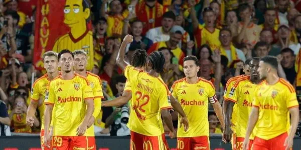 Lens supera PSG e fatura primeira Supercopa da França