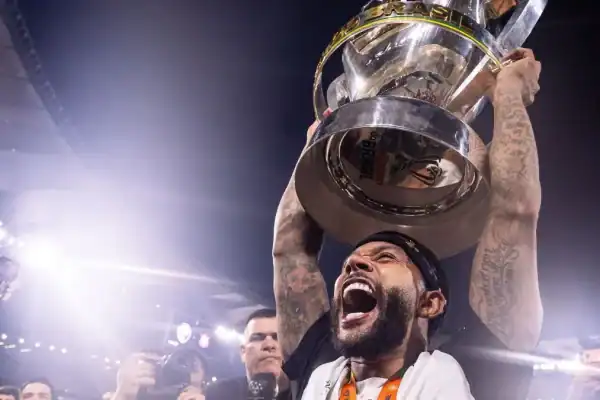 Conselheiros aprovam parecer favorável à renovação de contrato de Memphis Depay no Corinthians