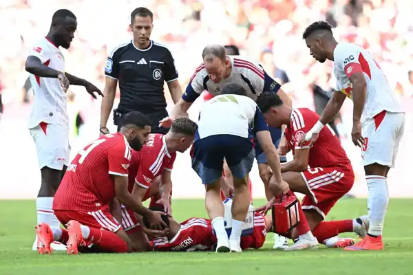 Musiala sofre segundo desmaio pelo Bayern por disfunção neurológica e será resguardado