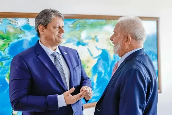 Tarcísio revela ter conversado com Lula sobre o Túnel Santos-Guarujá e faria de novo