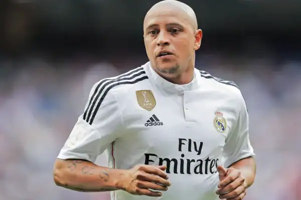 Ex-jogador Roberto Carlos teria se convertido ao islã após casamento