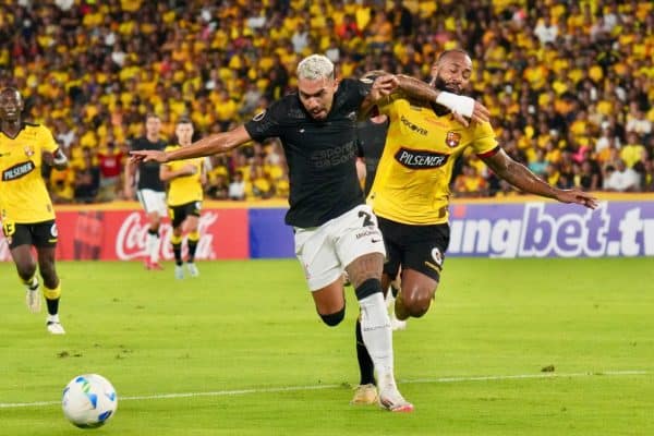 Memphis altera o jogo em vitória que classifica Corinthians às quartas da Libertadores