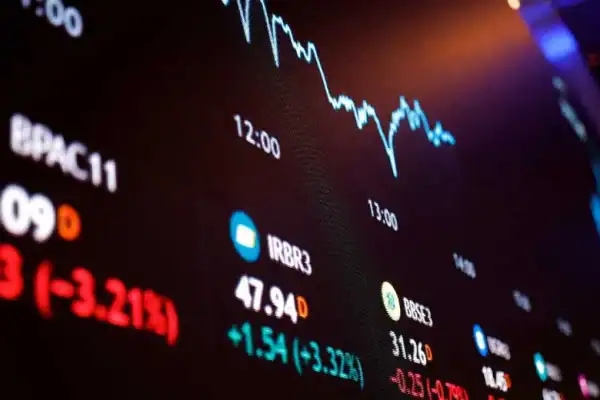 Dólar cai a R$ 5,14 por ambiente externo e clima eleitoral, mas sobe 1,21% na semana