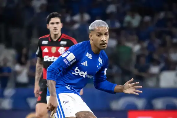 Matheus Pereira marca no último lance e Cruzeiro se vinga da eliminação para o Flamengo