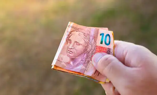 Pai tenta vender filho de 3 anos por R$ 10 em Praça Sete no centro de Belo Horizonte