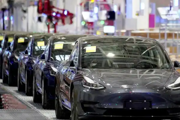 Tesla e montadoras chinesas anunciam recall de mais de 4 milhões de veículos por falha em maçanetas
