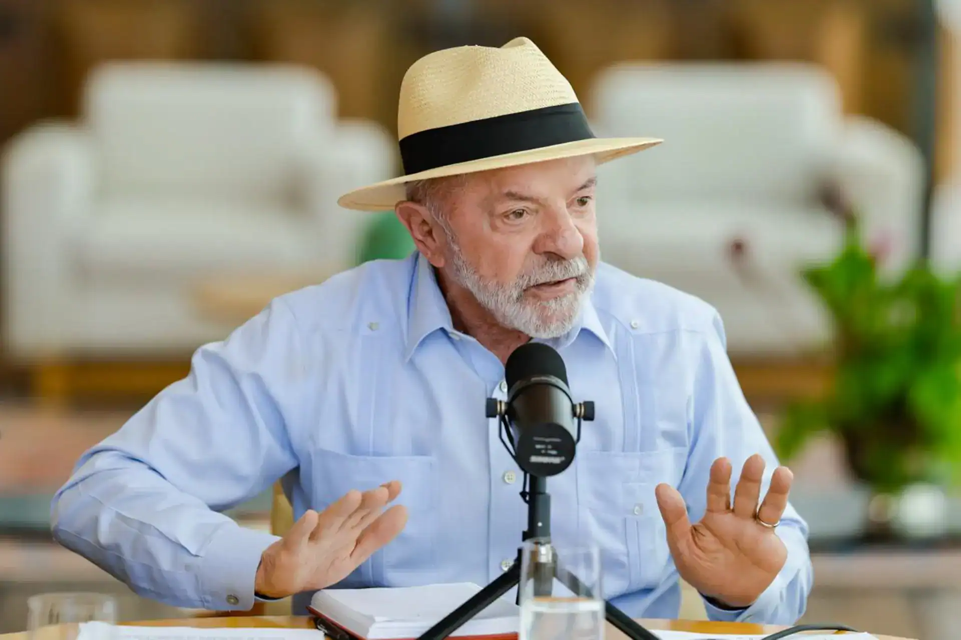 Lula e Flávio Bolsonaro aparecem tecnicamente empatados em um possível segundo turno. (Créditos: Instagram)