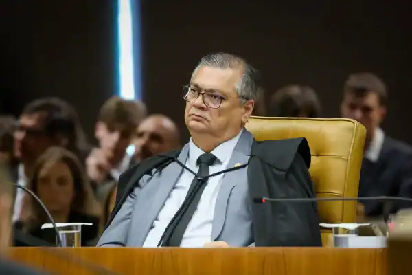Dino anula emendas com participação de ex-congressistas ou presidentes de partidos