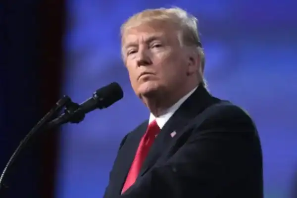 Trump diz que Canadá busca benefícios de Estado sem assumir deveres