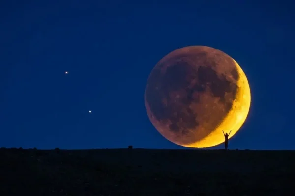 Eclipse lunar será visível no Brasil nesta semana