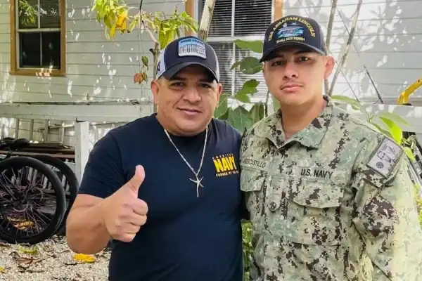 Marinheiro da Marinha dos EUA relata prisão do pai por imigração após missão no USS Abraham Lincoln