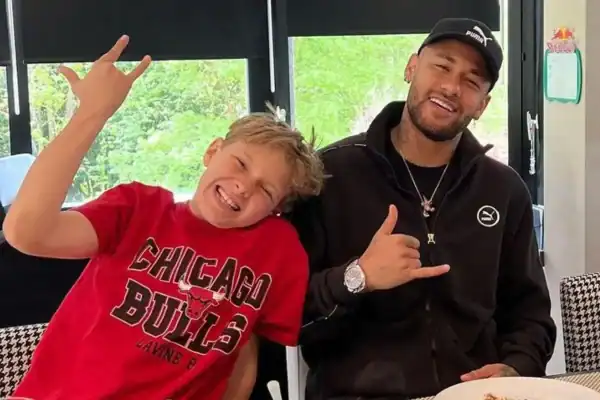 Davi Lucca comemora 15 anos e recebe homenagens de Neymar e familiares