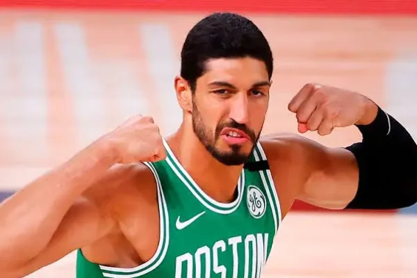 Ex-jogador da NBA expulso de ginásio após protesto contra atletas trans em partida WNBA