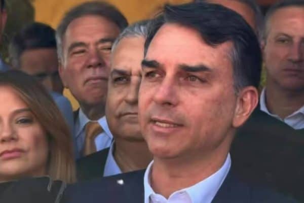 TSE descarta hackers e aponta uso indevido em filiação de Flávio Bolsonaro