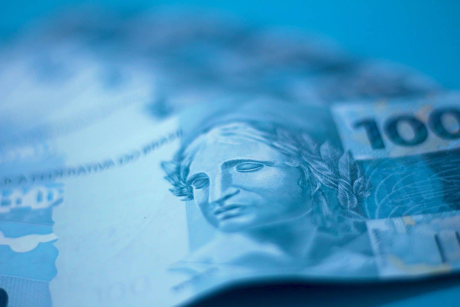 Política monetária continua sendo acompanhada de perto pelo mercado. (Créditos: Unsplash Daniel Dan)