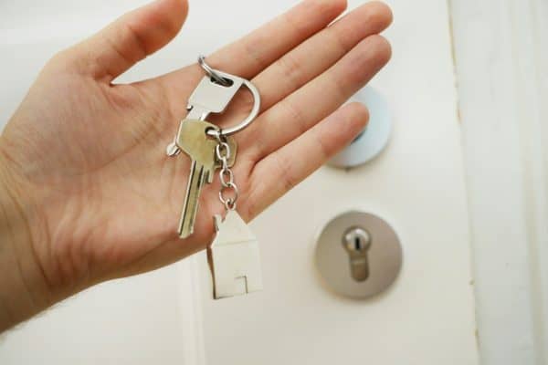 Comprou a primeira casa? Benefício pouco conhecido pode cortar pela metade uma despesa do imóvel
