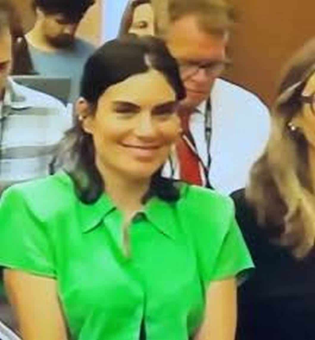 O episódio polêmico ocorreu no tribunal durante a transmissão da audiência, nesta última segunda-feira (24). O vídeo com a atitude da repórter viralizou nas redes sociais e provocou forte reação do público. (Foto: Instagram)