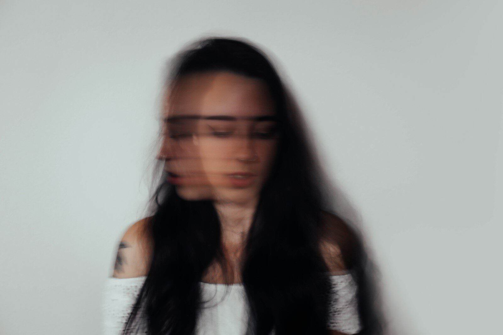 Estabelecer horários regulares pode ajudar a diminuir a sensação de imprevisibilidade (Créditos: Unsplash / Christopher Ott)