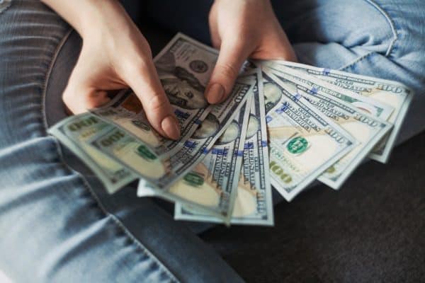 Dinheiro pode surpreender 3 signos neste fim de semana; veja quem pode viver uma maré de sorte