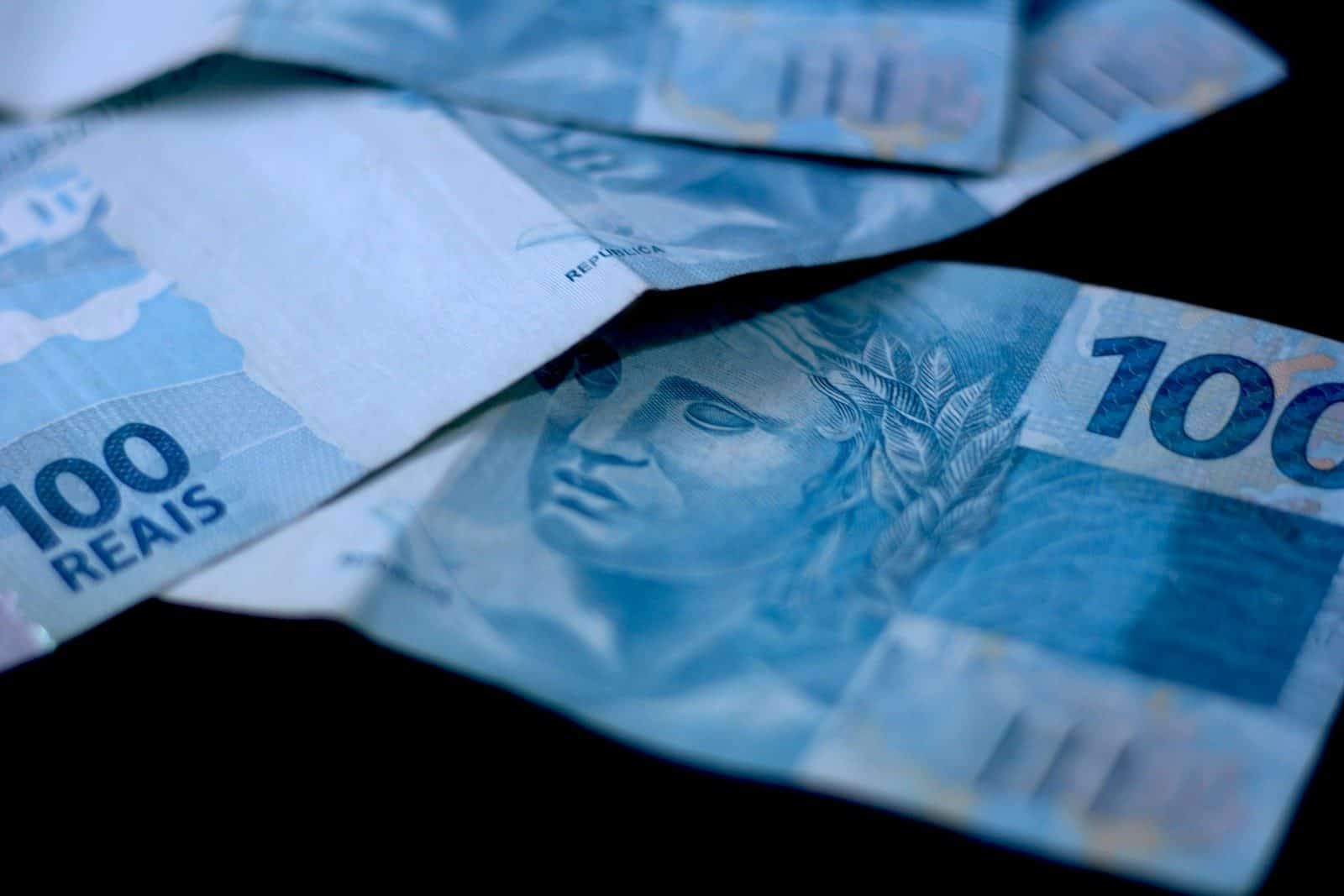 Dinheiro esquecido em bancos pode ser recuperado pelos brasileiros (Créditos: Unsplash / Daniel Dan)