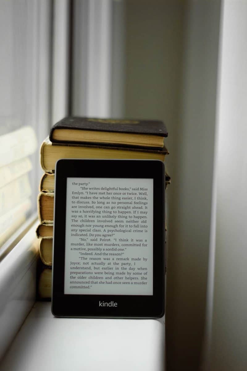 Kindle ganha destaque com nova edição de campanha voltada aos leitores (Créditos: Unsplash Irina Rybcko)