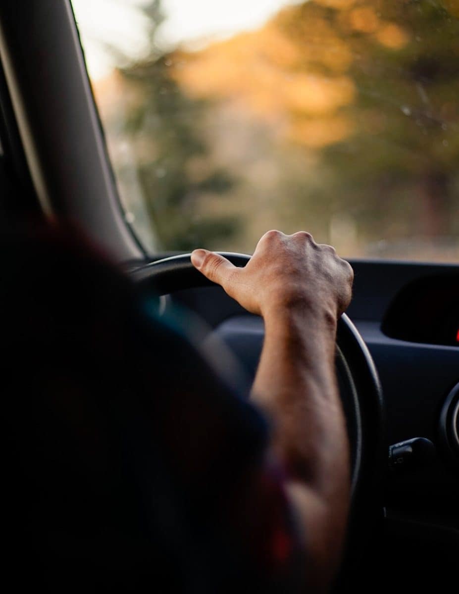Inadimplência não significa perda automática da carteira de motorista (Créditos: Unsplash)