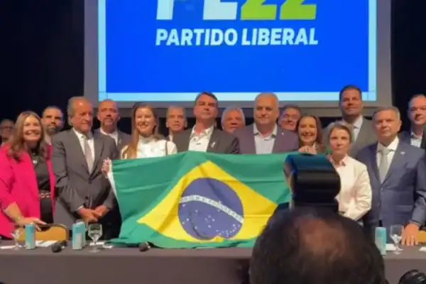Presidente do PL revela que Alfredo Gaspar foi escolhido como vice de Flávio Bolsonaro há quase 1 ano