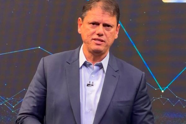 Tarcísio de Freitas admite se ainda é ligado com bolsonarismo: “Não faz sentido”
