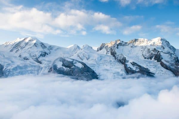 Degelo revela segredo de 34 anos nos Alpes: corpos de dois alpinistas são encontrados na Suíça