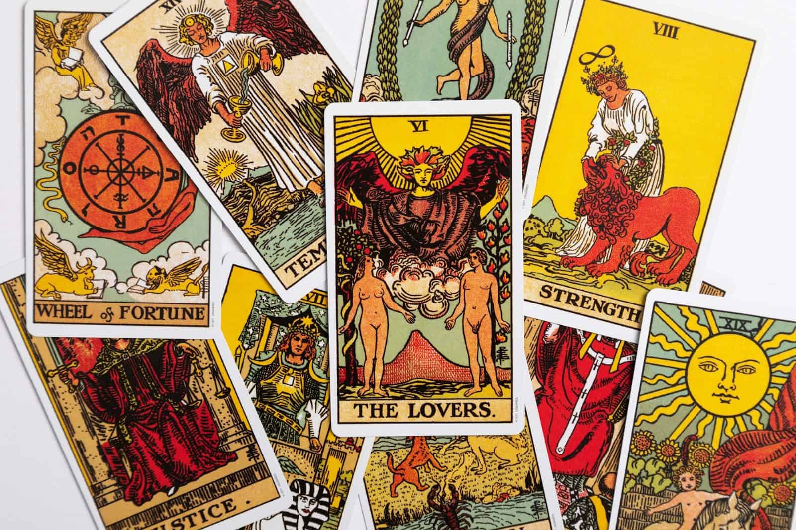Leitura das cartas aponta tendências para os signos durante o mês. (Créditos: Unsplash / Viva Luna Studios)