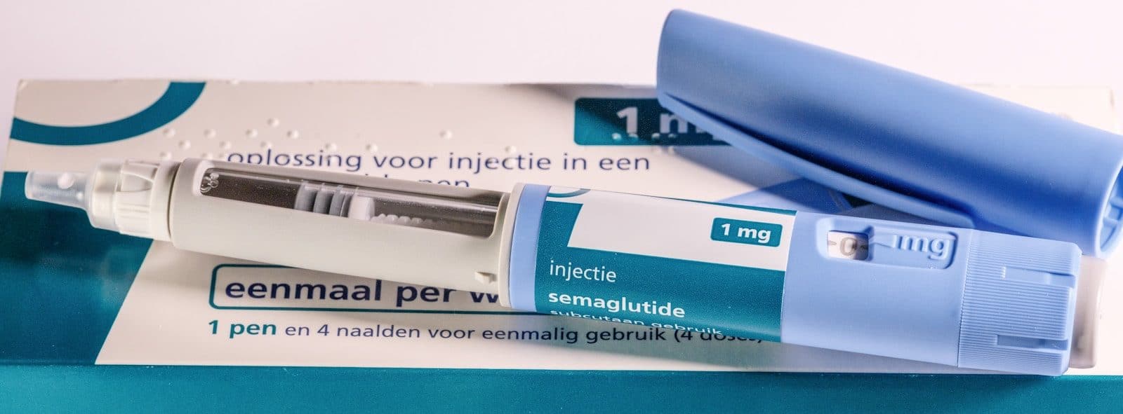 Insulin pen and its packaging are shown