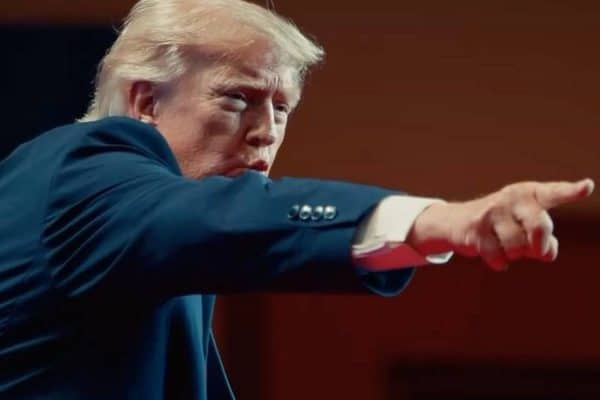 Trump revela que trocou de avião secretamente por ordem do Serviço Secreto