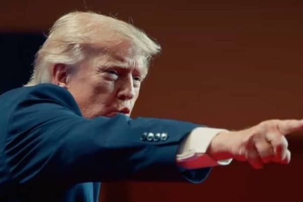 Trump ameaça comércio e aplica aumento de tarifa de 50% sobre carros e aço
