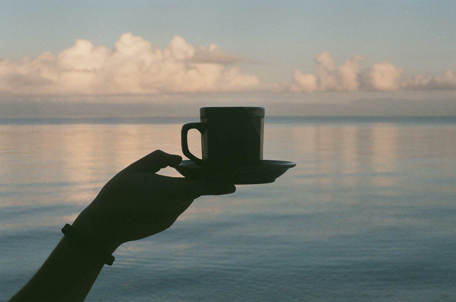 O café está entre as bebidas mais consumidas do mundo. (Créditos: Unsplash / Quincy Alivio)