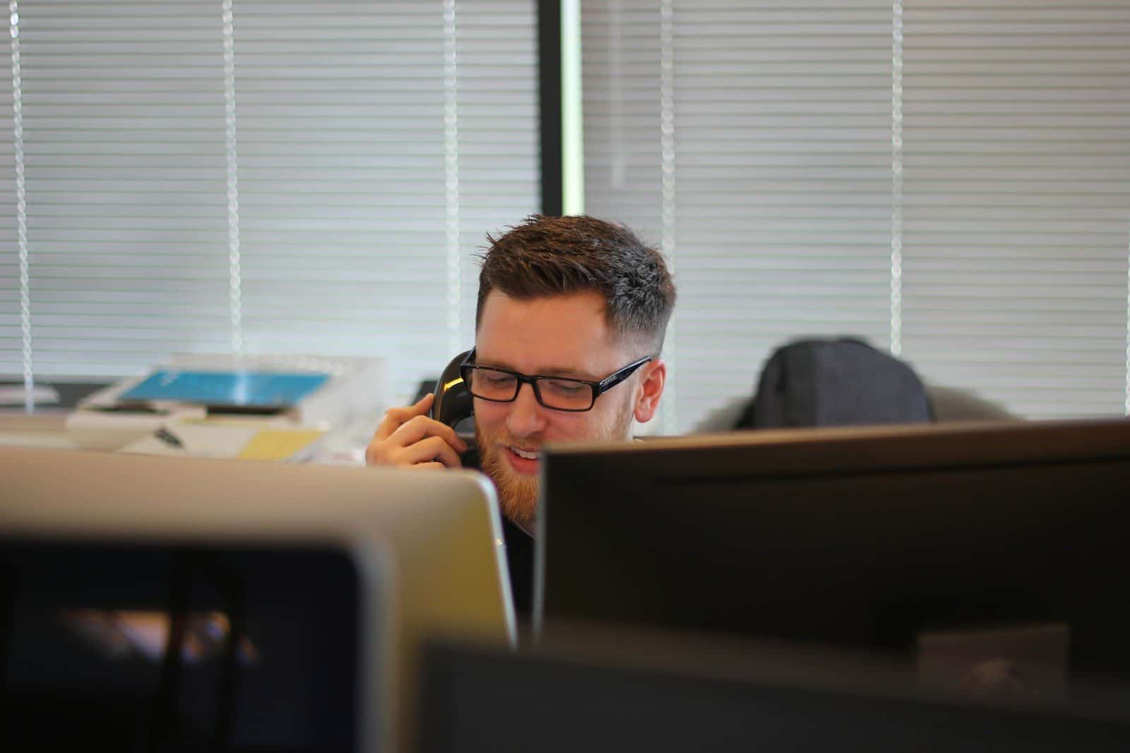 Medida busca oferecer mais segurança nas comunicações por telefone. (Créditos: Unsplash Berkeley Communications)
