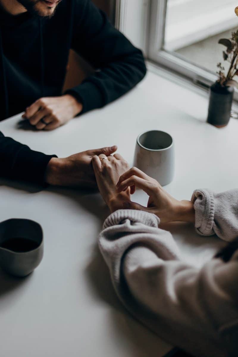 Conteúdos sobre separações ganharam espaço nas redes sociais (Créditos: Unsplash / Priscilla Du Preez 🇨🇦)