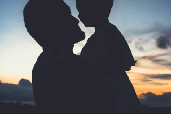 A ausência do pai pode deixar marcas na vida adulta — e nem sempre elas aparecem onde você imagina